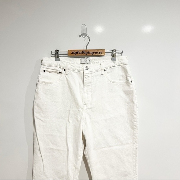 NWT Abercrombie & Fitch Ultra High Rise Kick Flare Jean - Picture 5 of 9